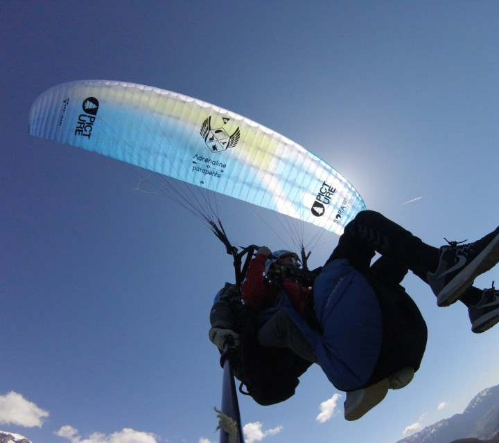 Paragliding flight the prestige flight