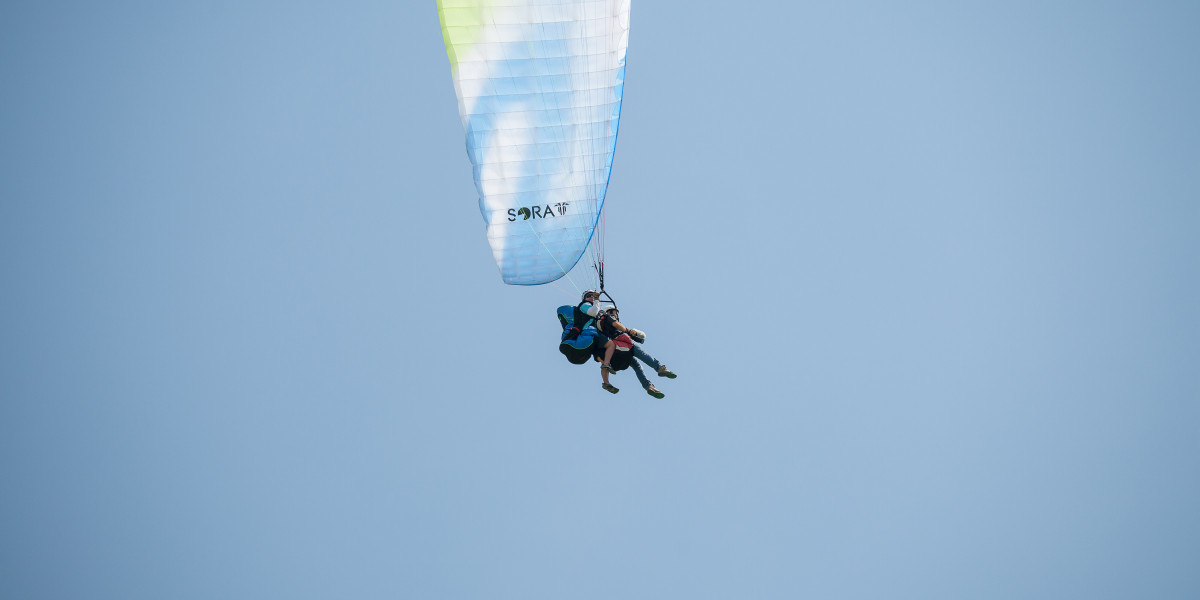 Who invented paragliding ?