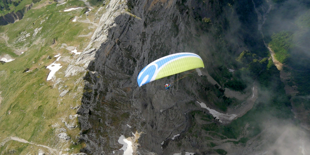 Can you fly a paraglider alone ?