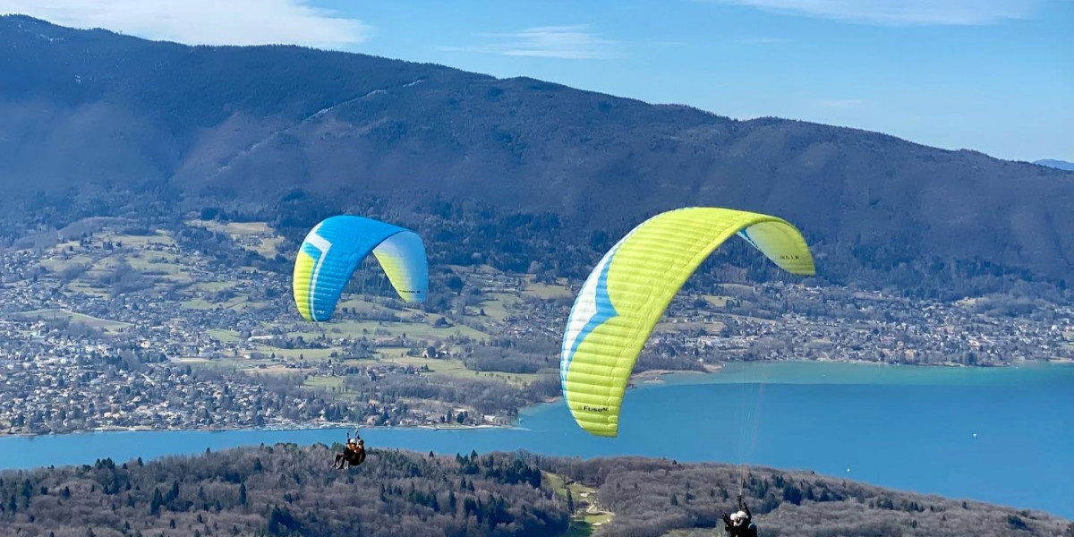 How does a paraglider take off?