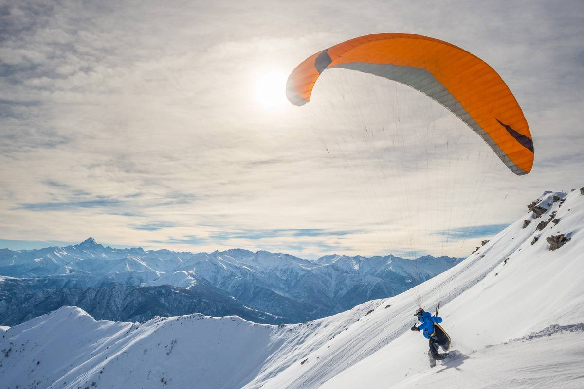 women paragliders in winter